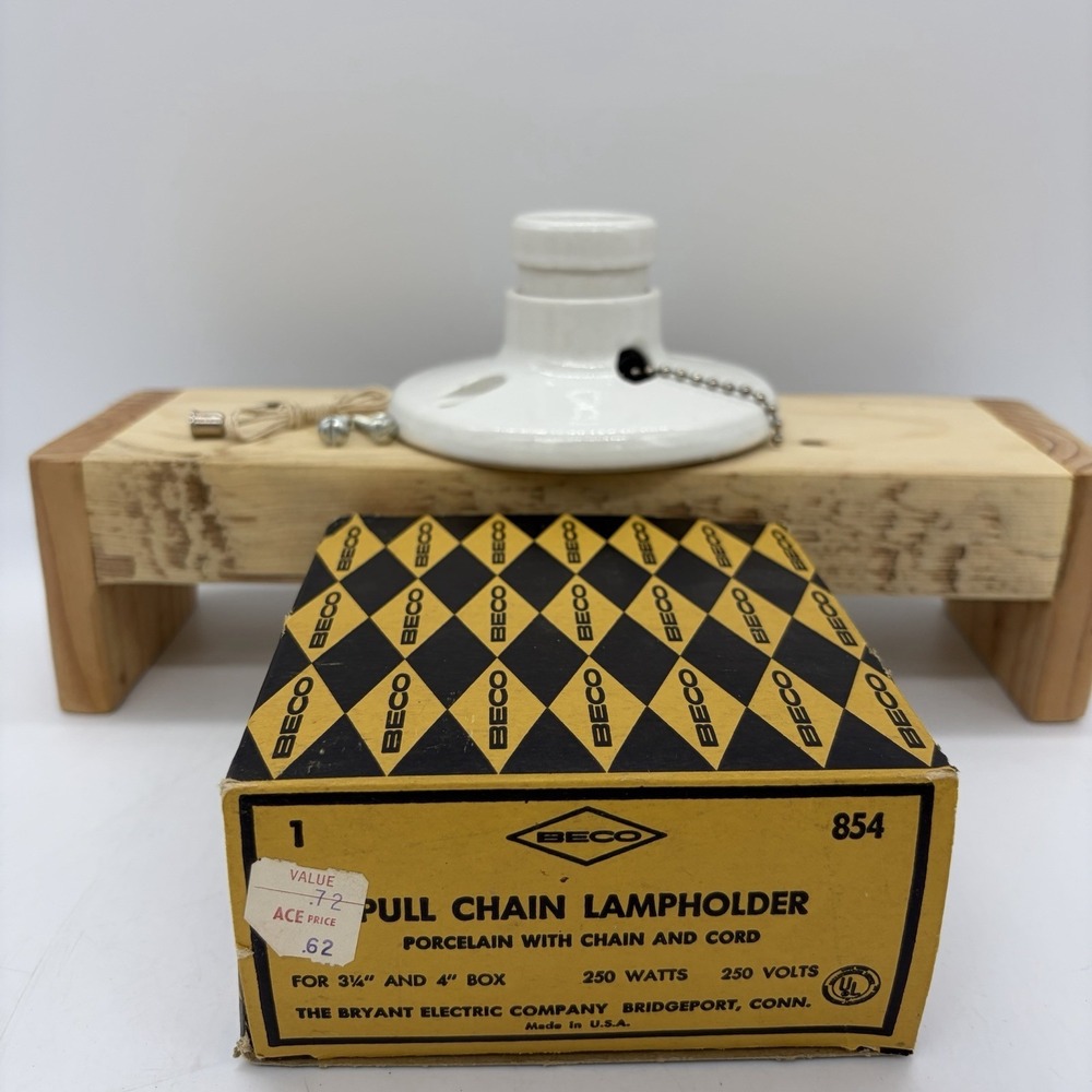 NOS Vtg BECO Porcelain Ceiling Pull Chain Lampholder White Bryant E.C. Made USA